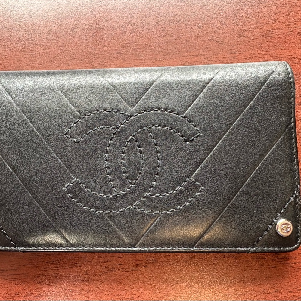 Chanel Black Chevron Wallet WOC - Picture 4 of 16